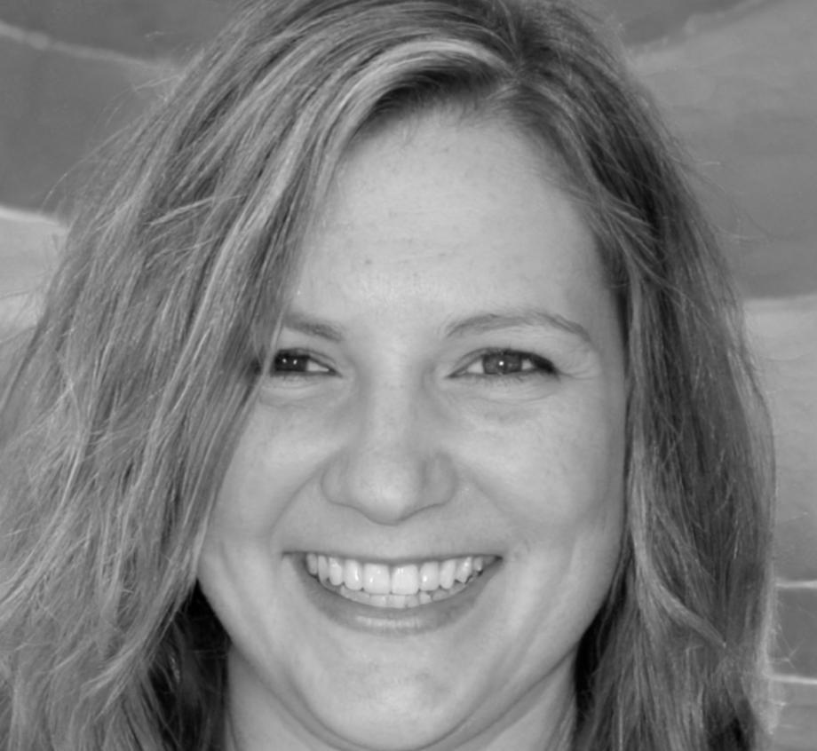 Portrait of Eun-ji Park, Senior Investment Analyst